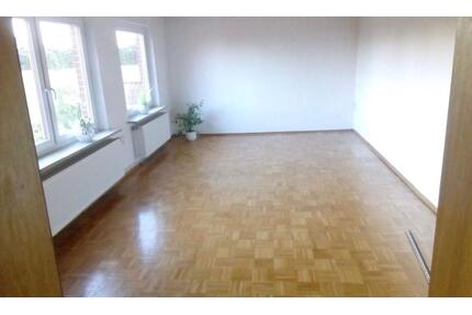 Helle 3 12 Zimmerwohnung mit Balkon in Bleckede-Garze