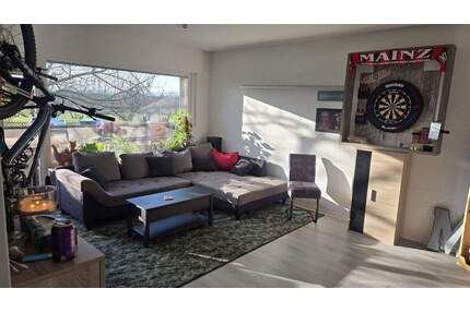 Kurzfristig verfügbar: Sanierte teilmöblierte 2,5-Zimmer-Wohnung mit EBK in Hochheim - Hochheim am Main