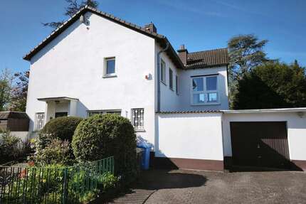Haus zum Kaufen in Schwalbach 1.150.000,00 € 250 m²