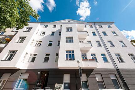 Investment im Szenekiez: Vermietete 5-Zimmer-Altbauwohnung mit Balkon auf 129m² - PROVISIONSFREI - Berlin Mitte