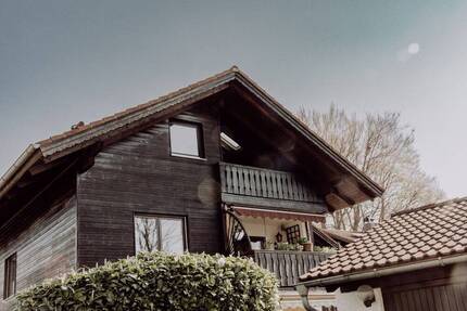 Erstbezug nach Renovierung - Moderne Dachgeschosswohnung mit Bergblick! - Bad Aibling Willing