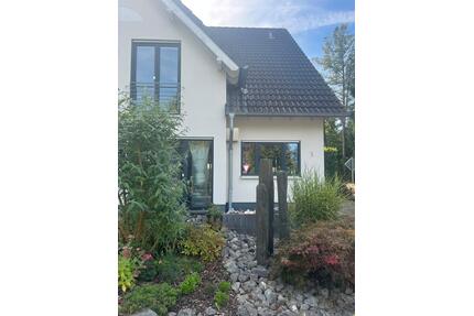 Charmantes Haus zur Zwischenmiete in Hennef-Geistinge bis 062028 - Hennef (Sieg)