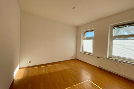 2-Zimmer-Wohnung im EG, Einbauküche, ab Juli frei (47 m²) - Werdau