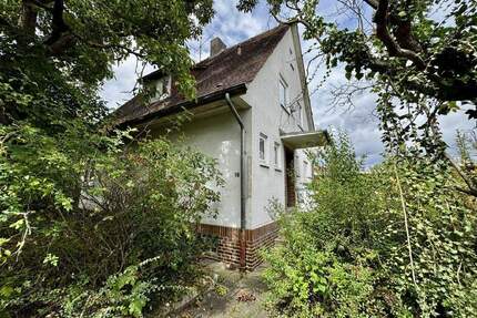 Einfamilienhaus mit ehem. Praxis auf einem 1.304 m² großen Grundstück in Kassel-Oberzwehren! - Kassel / Oberzwehren