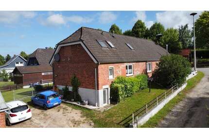 Haus zum Kaufen in Dunkelsdorf 320.000,00 € 292 m²