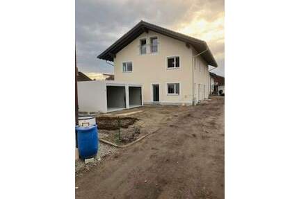 Doppelhaus - 2.000,00&nbsp;EUR Kaltmiete, ca.&nbsp; 138,00&nbsp;m&sup2;&nbsp;Wohnfl&auml;che in Riedering (PLZ: 83083) Niedermoosen