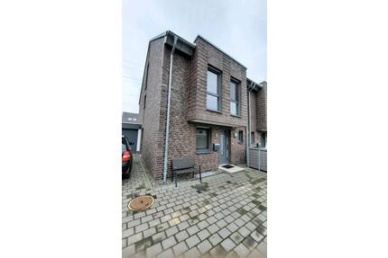 neuwertige Doppelhaushälfte mit 5 Zimmern in Monheim Baumberg - Monheim am Rhein