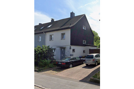 Gepflegtes Reihenendhaus mit großem Garten, Wohnstraße am Feldrand, 4 Schlafzimmer, bezugsfrei. Im Innenbereich Renovierungsbedarf, Dach ausbaufähig - Dortmund Benninghofen