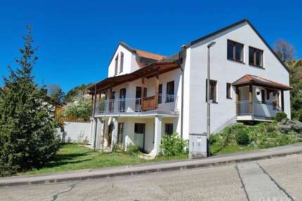 Haus zum Kaufen in Titting 590.000,00 € 247 m²