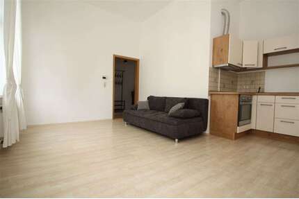 Wohnung zum Mieten in Plauen 220,00 € 32.31 m²