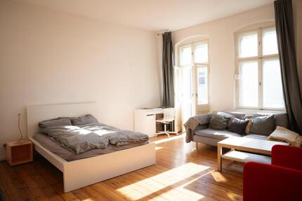 Charmante möblierte Wohnung mit Balkon in Berlin-Prenzlauer Berg