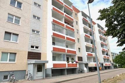 Kleine 2-Raum Wohnung mit Balkon ab Mitte Juni 2026. - Waren (Müritz)