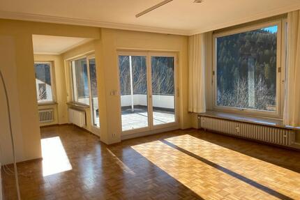 Großzügige 5-Zimmer-Wohnung mit herrlicher Aussicht in Triberg - Triberg im Schwarzwald