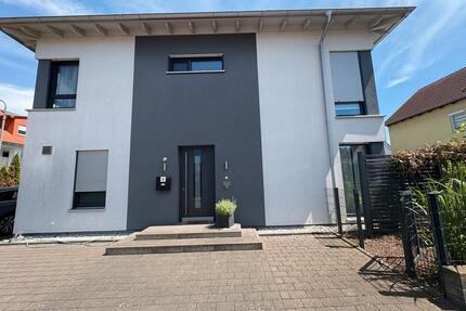 Walmdach Villa von Privat freistehendes Einfamilienhaus - Niddatal