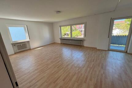 Freie, großzügige, helle 4-Zi-Whg., m. großem Balkon, super Lage! - Feucht