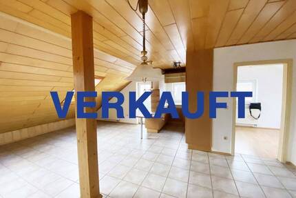 VERKAUFT Charmante 3-Zimmer-Dachgeschosswohnung mit zwei Balkonen und Gartenblick in Orsingen-Nenzingen