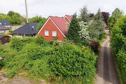Geräumige Doppelhaushälfte mit Terrasse, PKW-Stellplatz und viel Gestaltungsspielraum in Hage