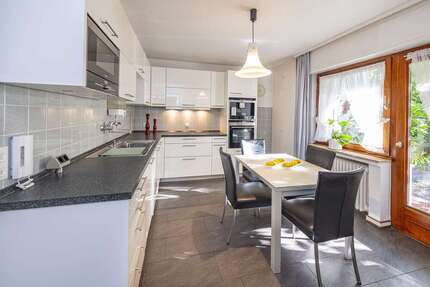 Haus zum Kaufen in Langenfeld 710.000,00 € 184 m²