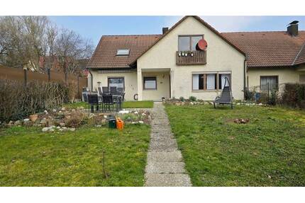 Großzügiges Reihenendhaus mit Einliegerwohnung, Garten und Garage in ruhiger Lage von Kützberg - Poppenhausen