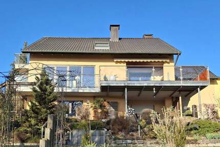 Gepflegtes Wohnhaus in Südhanglage mit Weitblick - vielseitig nutzbar - Schonungen