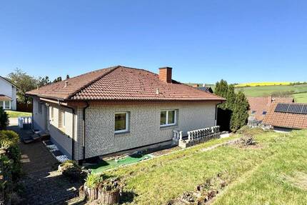 Heiligenmoschel - Freistehendes Einfamilienhaus mit Doppelgarage