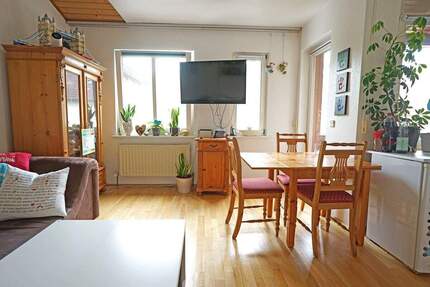 VERMIETETE EIGENTUMSWOHNUNG MIT LOGGIA UND STELLPLATZ SUCHT NEUEN EIGENTÜMER - Zierenberg