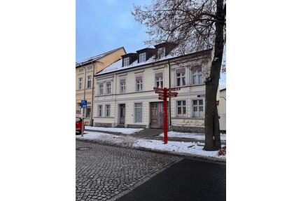 schön geschnittene Wohnung mit 2 WC's Carport 78qm - Angermünde