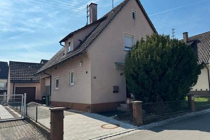 Freistehendes EFH zu vermieten - 1.410,00&nbsp;EUR Kaltmiete, ca.&nbsp; 141,00&nbsp;m&sup2; in Oberderdingen (PLZ: 75038)