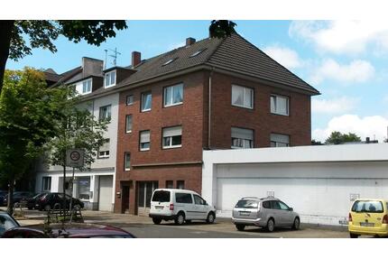 Mehrfamilienhaus mit Großgarage für bis zu 10 AutosLagerhalle - Düren