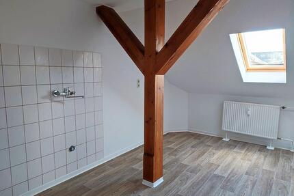 Schnuckelige Dachgeschosswohnung mit Badewanne - Chemnitz Hilbersdorf