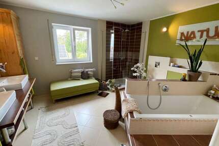 Haus zum Kaufen in Maxhütte-Haidhof 650.000,00 € 166 m²