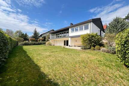 Haus zum Mieten in Enkenbach-Alsenborn 2.400,00 € 300 m²