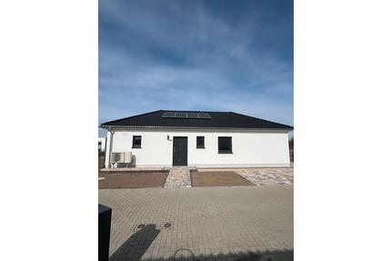 Erstbezug! Bungalowstil zu vermieten - Neubau mit Garten, Terasse - Delitzsch