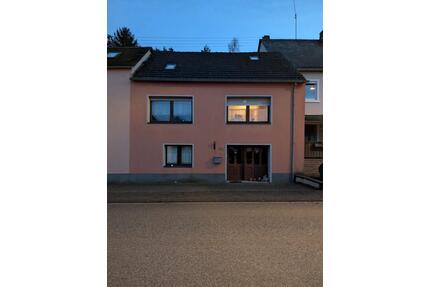 Mehrfamilienhaus großes Einfamilienhaus – 180 m² Wfl., 1.220 m² - Bausendorf