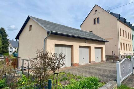 Umfassend, auch energetisch, saniertes 1-3 Familienhaus mit Garagengebäude, großzügigem, sehr gepflegtem Grundstück, Terrasse, Pool uvm. - Oederan Breitenau