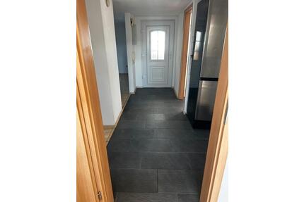 KM 700 € | helle 2-Zi.-DG | 60 m² | Stellpl. | ab 01.05. | 89179 - Ulm Söflingen