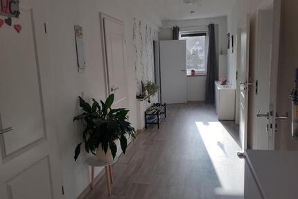 Geräumige Dreiraumwohnung mit Terrasse und Garage - Bernburg (Saale)