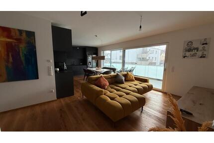 Exklusive 4-Zimmer-Wohnung mit BalkonWintergarten, Aufzug, A+ - Schorndorf