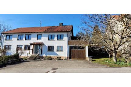 Großzügiges Zweifamilienhaus: ländliches Wohnen mit viel Ausbaupotenzial & Stadtnähe - Würtingen