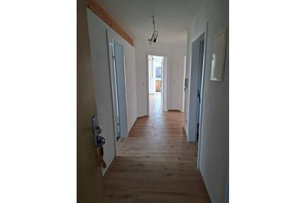 Vermietung DG Wohung - 850,00&nbsp;EUR Kaltmiete, ca.&nbsp; 62,00&nbsp;m&sup2; in Steinhöring (PLZ: 85643)