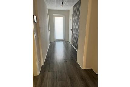 Attraktive 2-Zimmer-Wohnung mit Balkon und Garage - Talheim