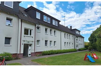 * Anfragestopp * - Rastede - 4 Zimmer Küche Bad Oberwohnung