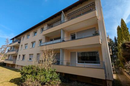 Gepflegte 3-12-Zimmer-Wohnung mit Stellplatz und 3 Balkonen - Erlangen Alterlangen