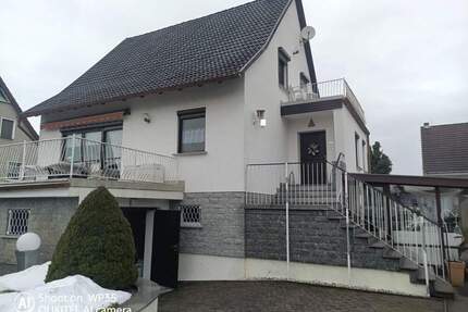 Geräumiges Familienhaus mit Terrasse und Balkon in Hoyerswerda