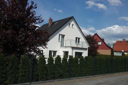 Freistehendes Haus 2-Familienhaus in Berlin-Rudow zu verkaufen.