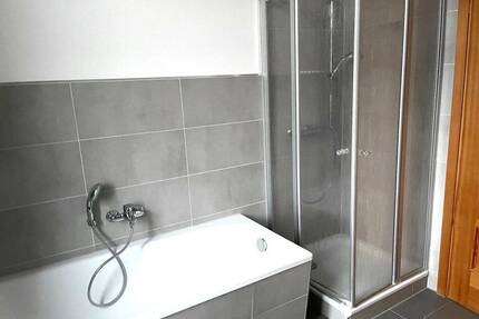 Hochwertig sanierte 3 Raum WE mit Stellplatz und Gartenanteil bei Bedarf - Rathenow