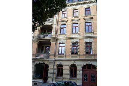 Frisch saniert, geräumige Altbauwohnung am Römerplatz - Zwickau-Innenstadt