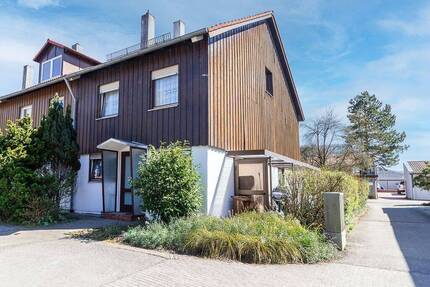 Familienfreundliches Reiheneckhaus mit viel Raum & schönem Garten in Kirchheim bei München