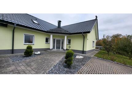 Modernes Haus mit Garage zentral in Lage