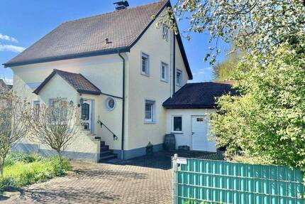 Attraktives Einfamilienhaus mit großzügigem Grundstück und viel Grünfläche - Klettgau Erzingen
